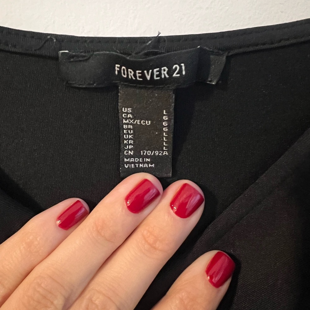 Forever 21 Black V-Neck Twist Top - Picture 5 of 5